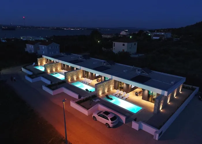 Homes4you K2 וילה
